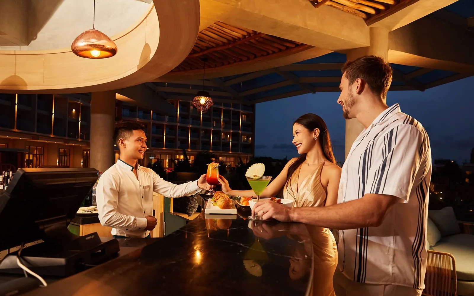Hoàng Hôn Bên Ly Cocktail